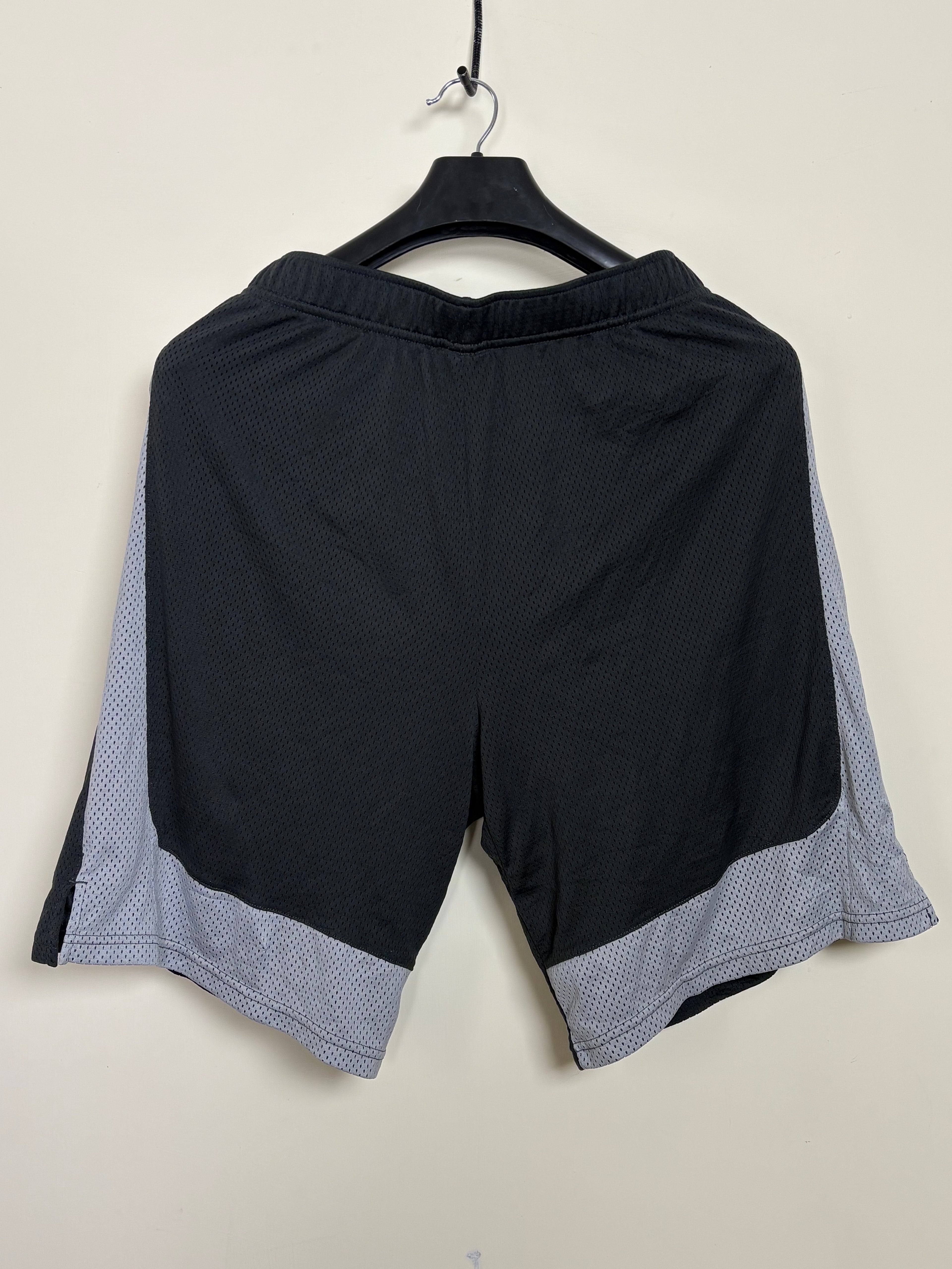 Nike Mesh Paneled Basketball Shorts (Black/Gray)