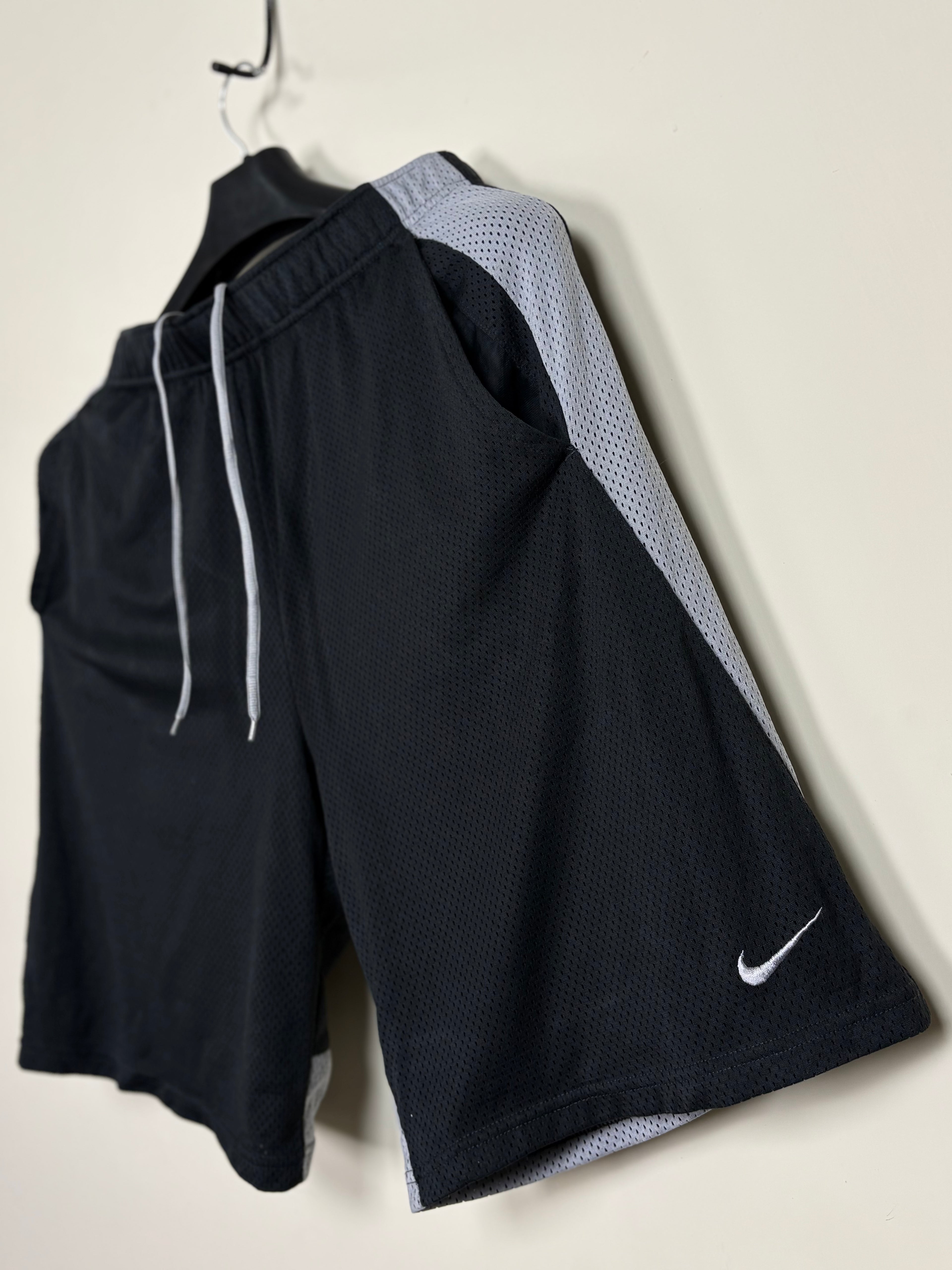 Nike Mesh Paneled Basketball Shorts (Black/Gray)