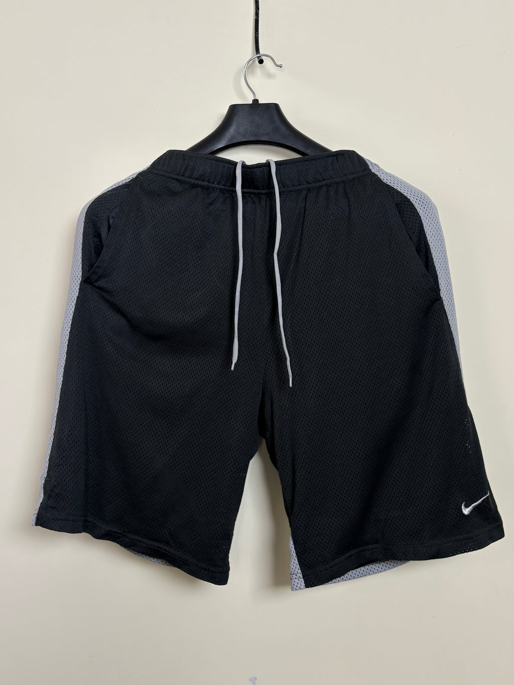 Nike Mesh Paneled Basketball Shorts (Black/Gray)