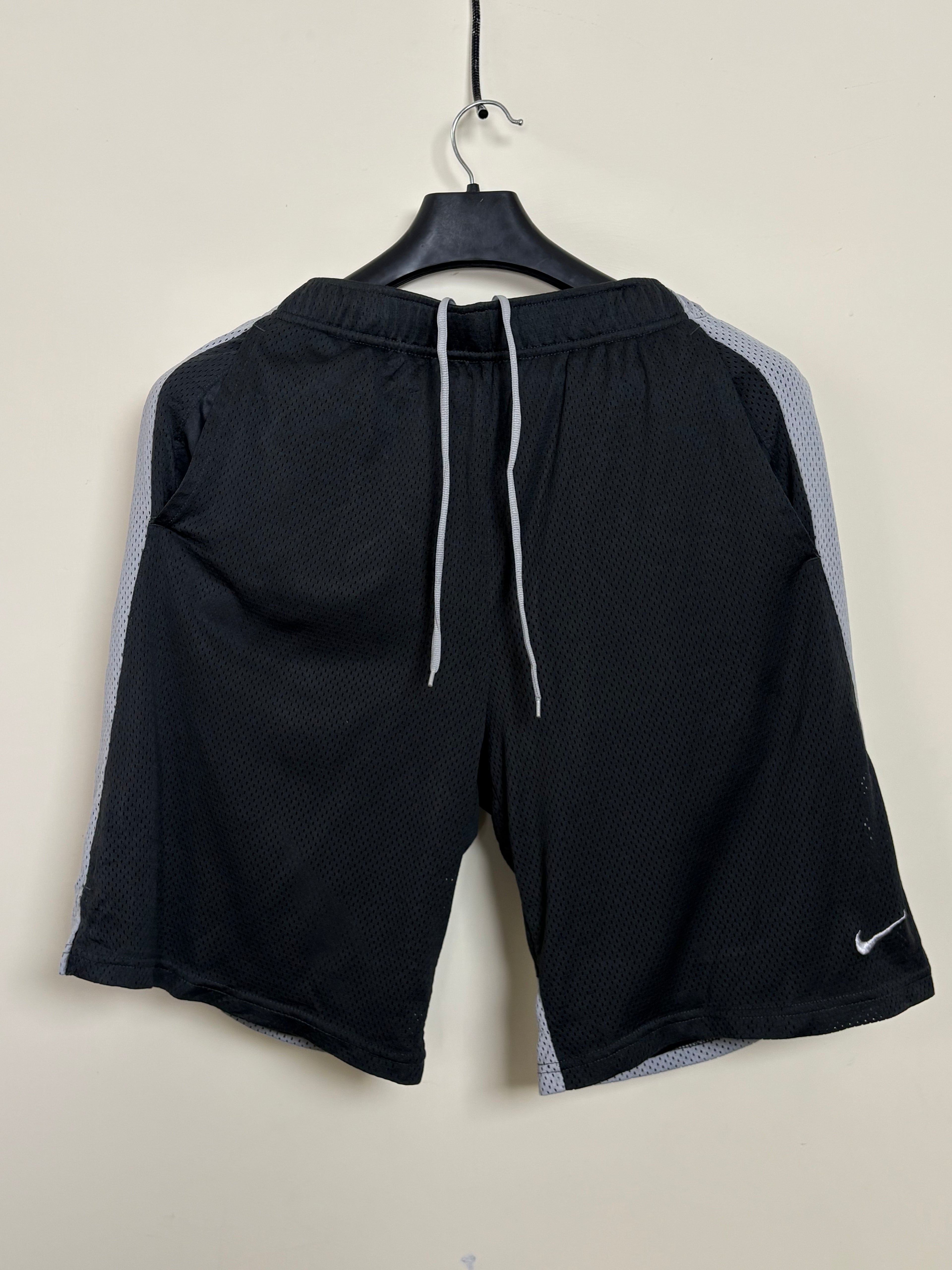 Nike Mesh Paneled Basketball Shorts (Black/Gray)