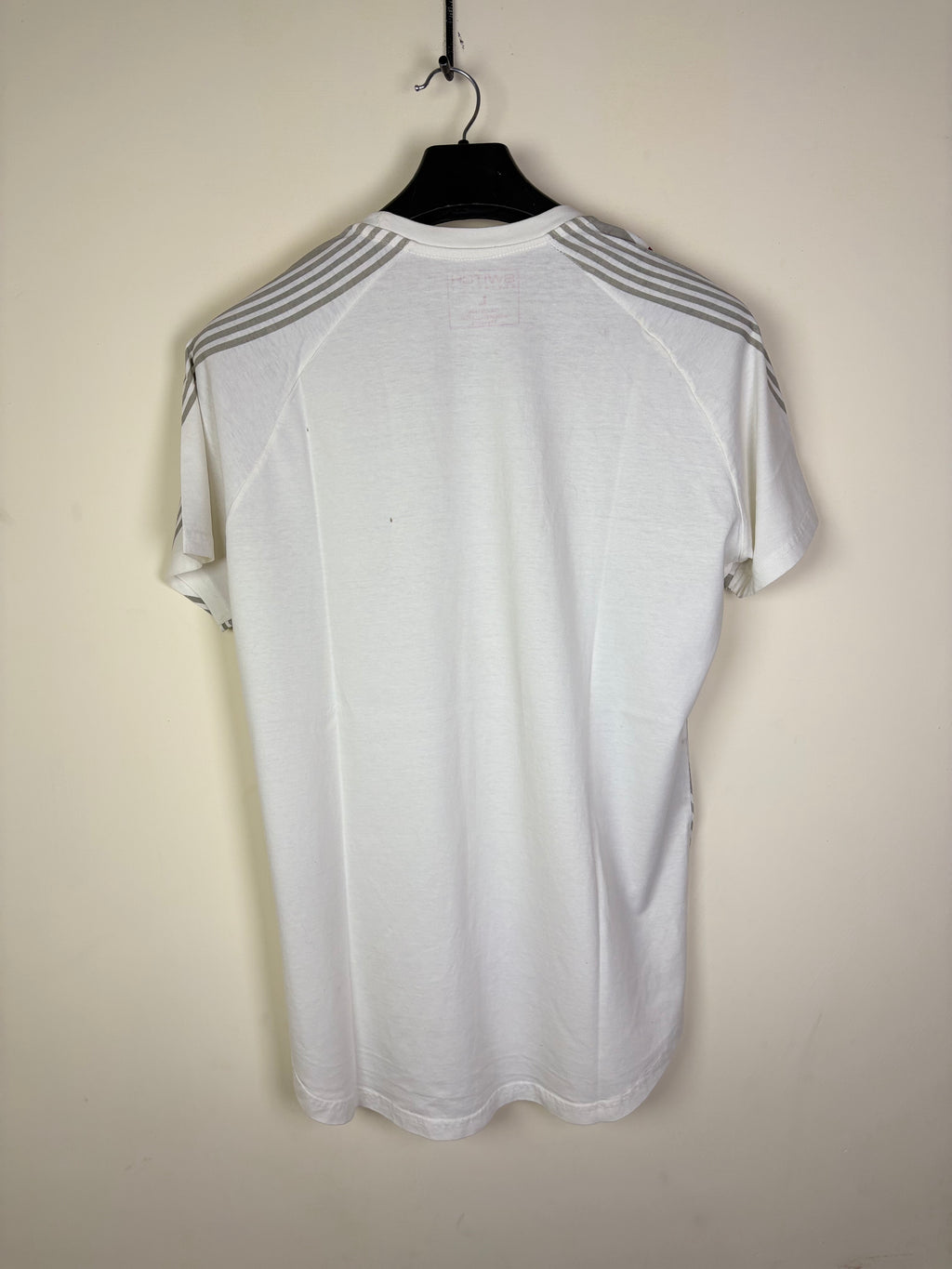 Switch Remarkable Men's Bitcoin "Billionaires Club" Graphic T-Shirt - White & Metallic Red