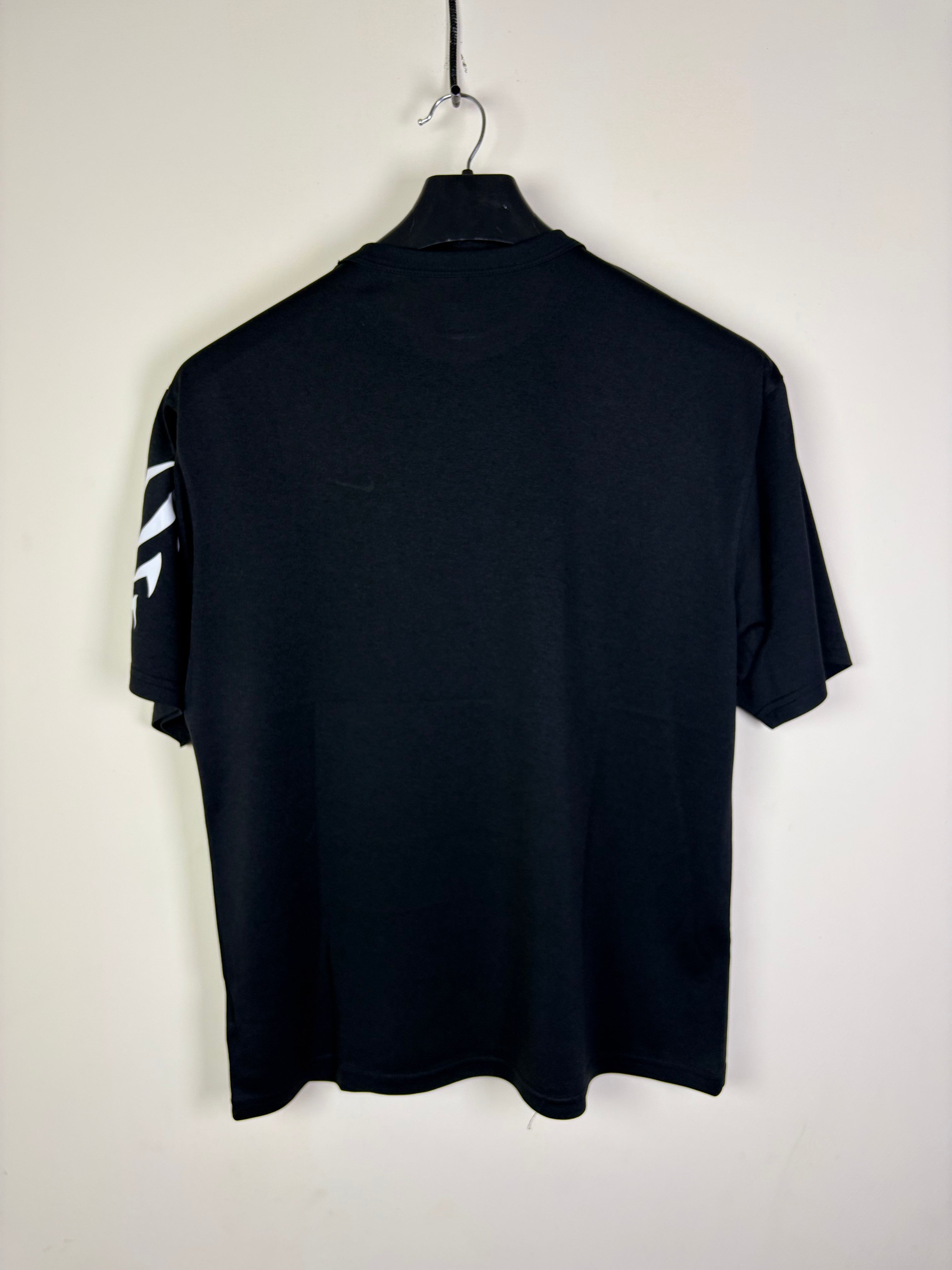 Nike Men's Dri-FIT Performance Graphic Sleeve Training T-Shirt - Black