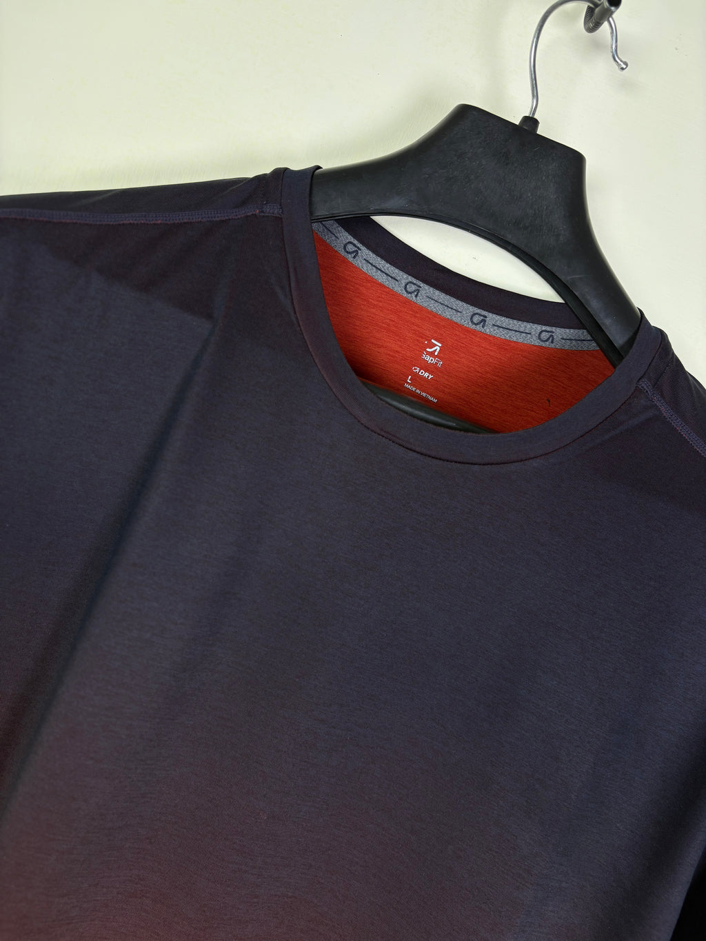 GapFit Men's Dry Performance Ombre Gradient Training Shirt - Black/Red - Large