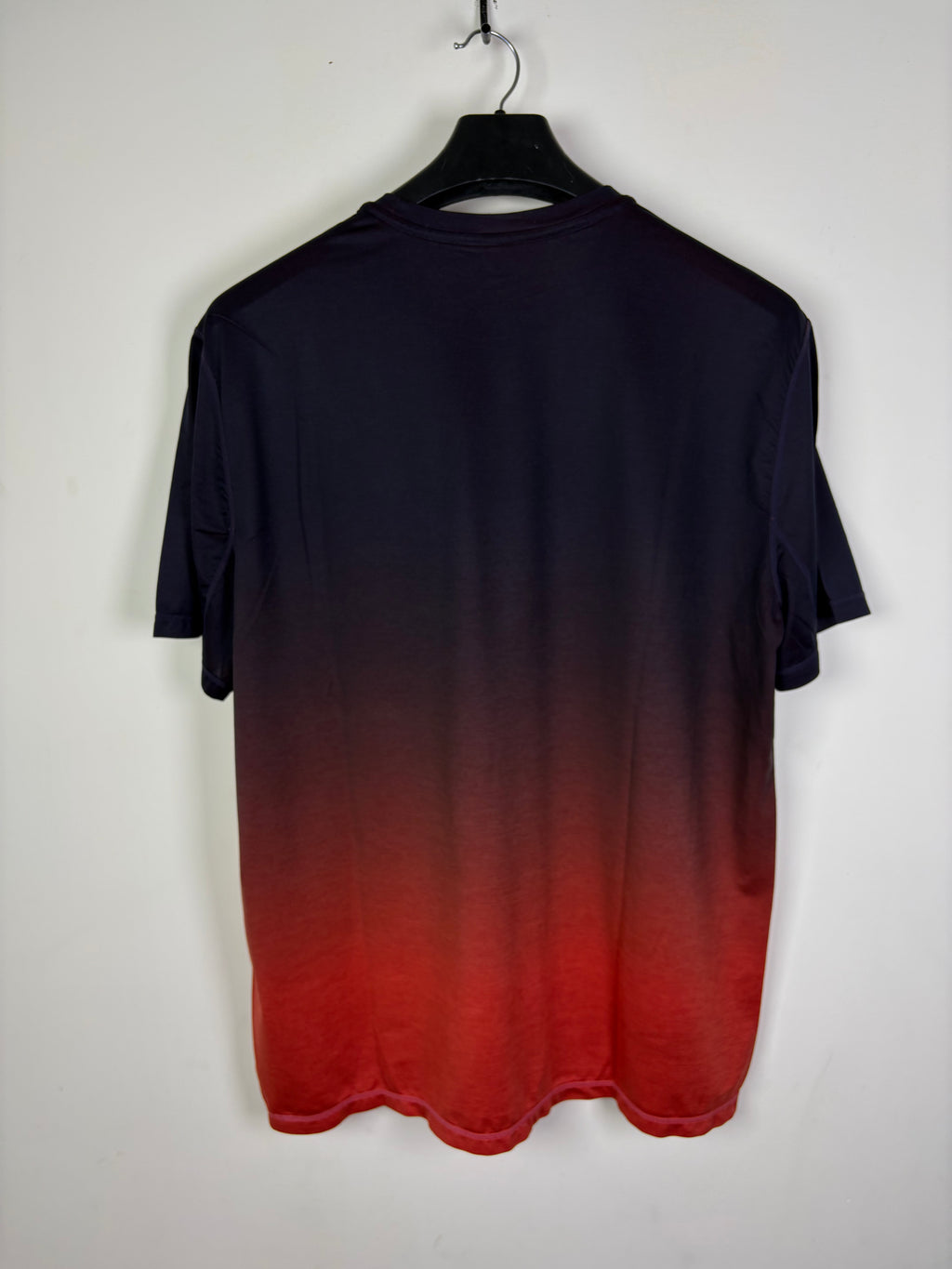 GapFit Men's Dry Performance Ombre Gradient Training Shirt - Black/Red - Large