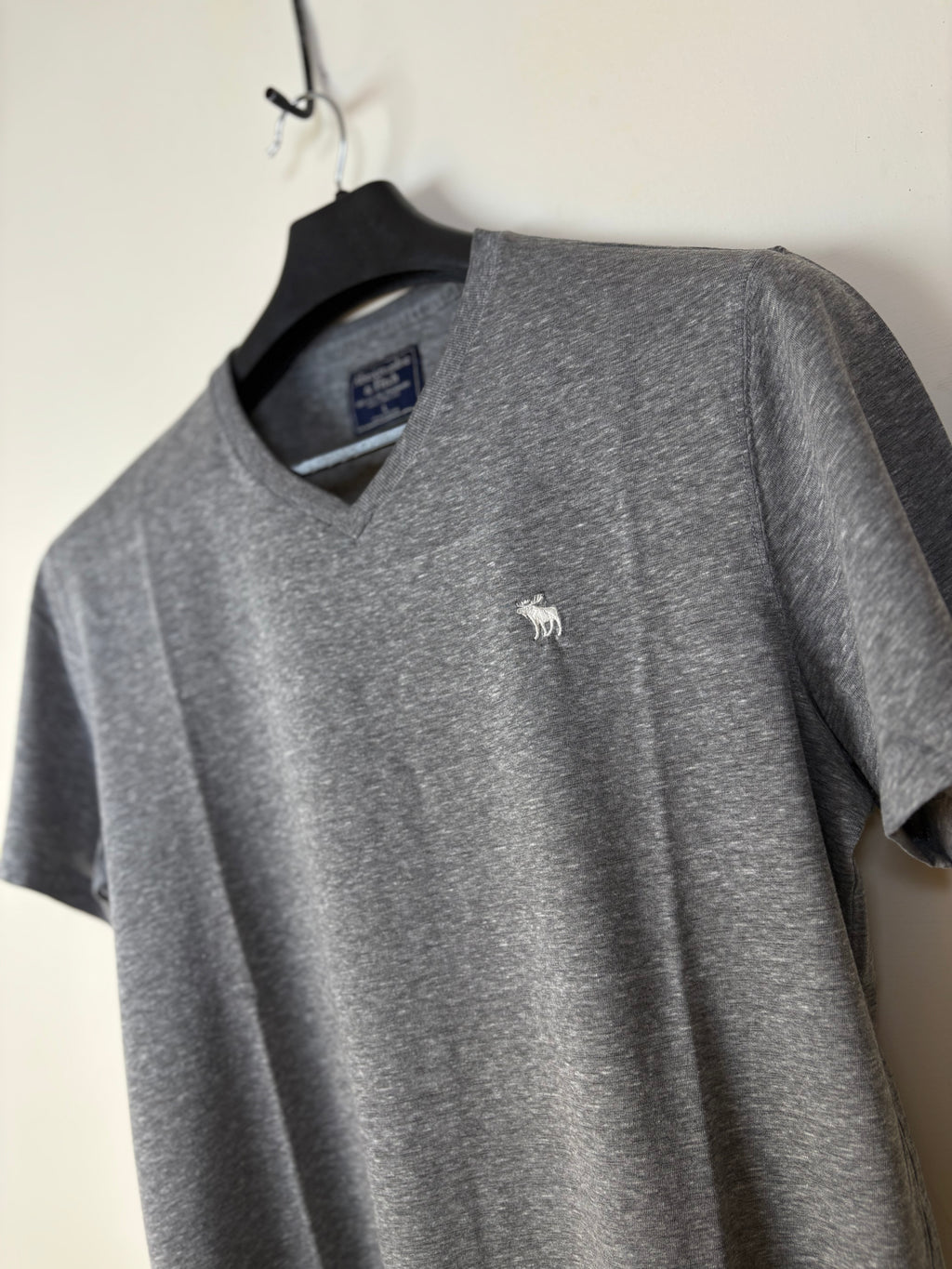 Abercrombie & Fitch Men's Signature Icon V-Neck Tee - Heather Grey