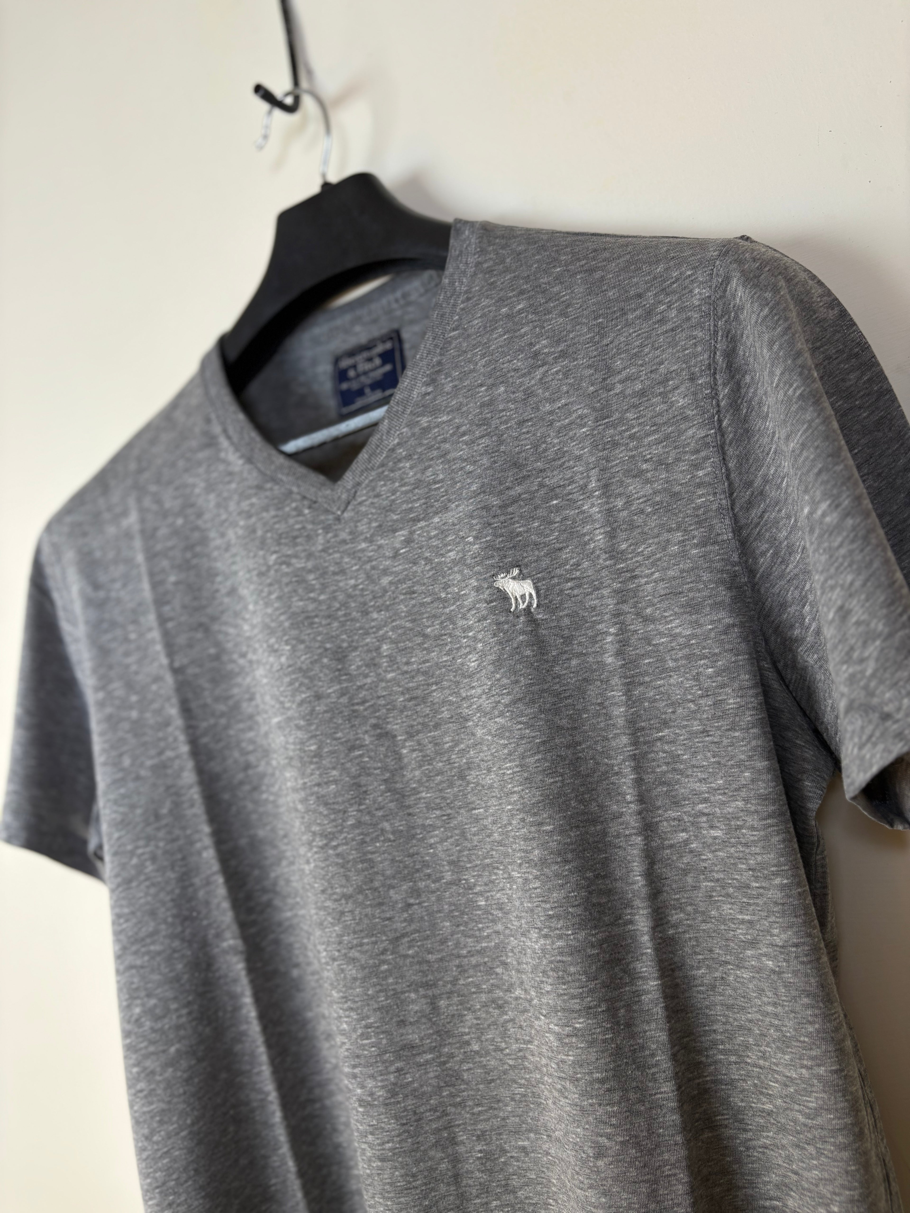 Abercrombie & Fitch Men's Signature Icon V-Neck Tee - Heather Grey