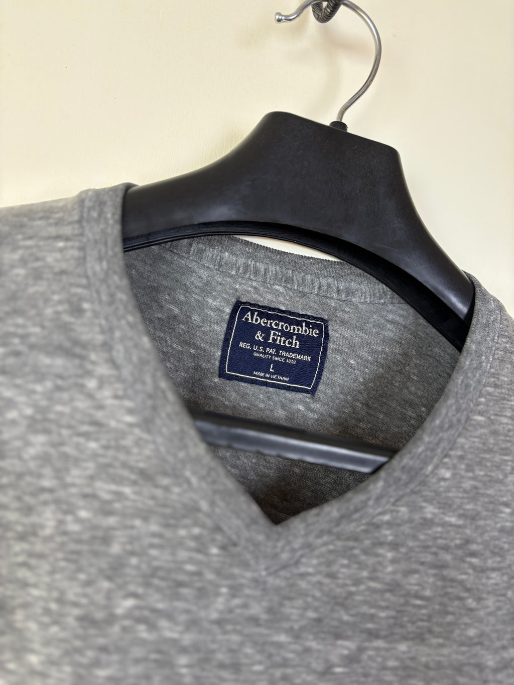 Abercrombie & Fitch Men's Signature Icon V-Neck Tee - Heather Grey