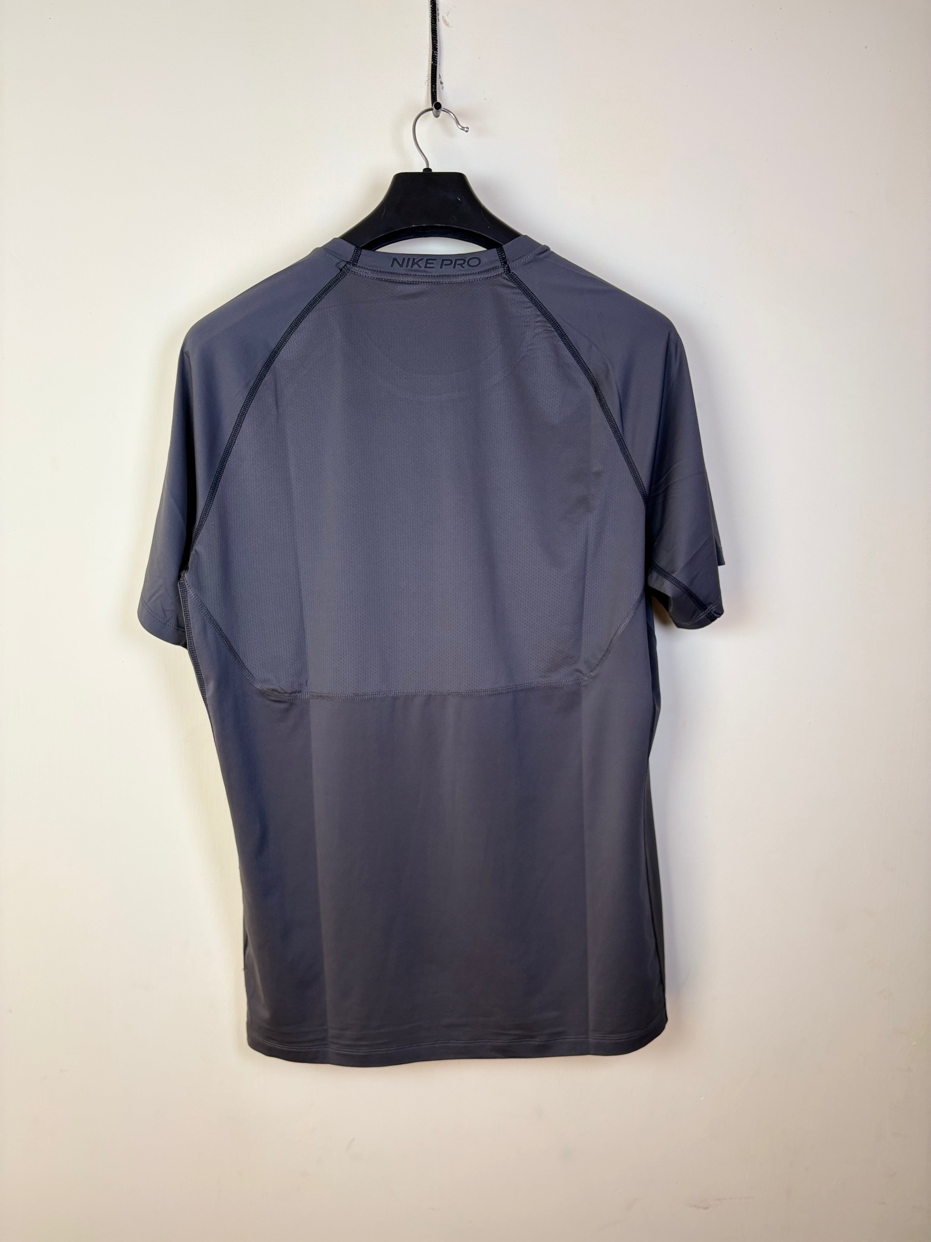 Nike Men's Dri-FIT Slim Fit Performance Training T-Shirt