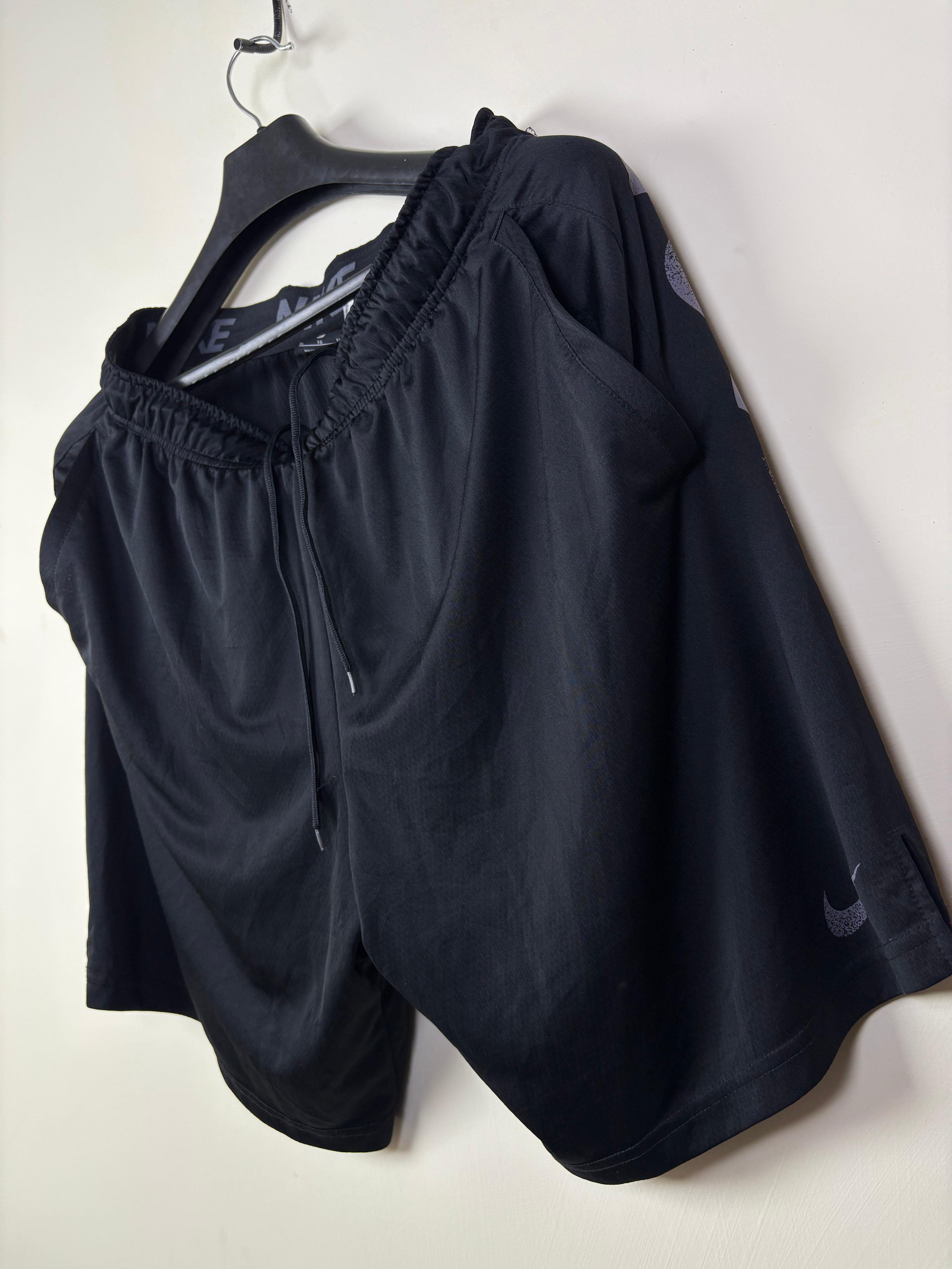 Nike Dri-FIT Black Mesh Athletic Shorts with Branded Waistband - Men's Size XL