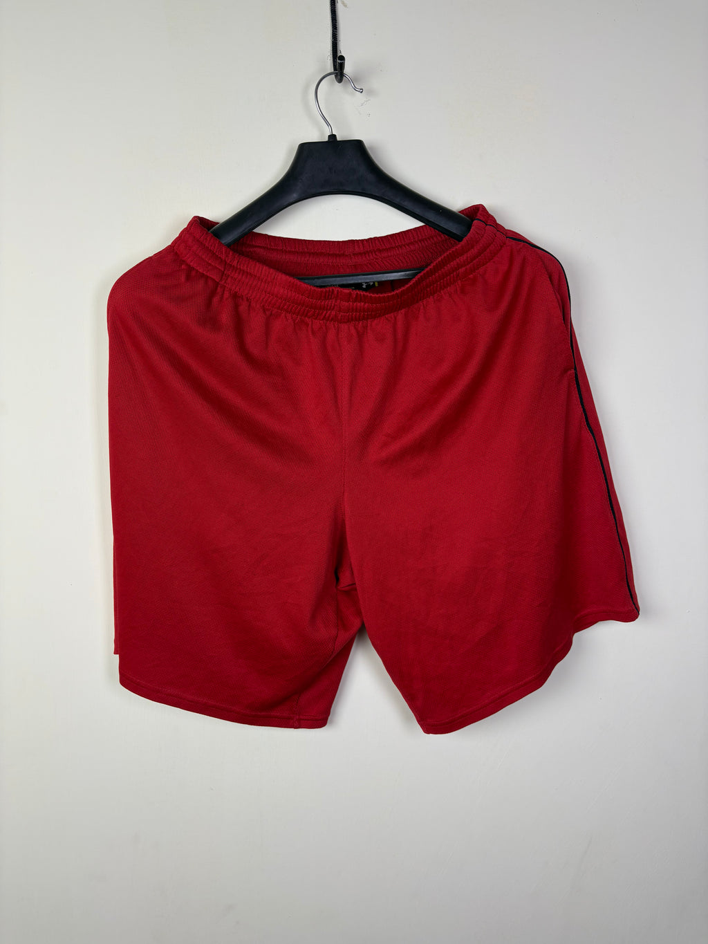 Under Armour HeatGear Red Training Shorts - Size Large