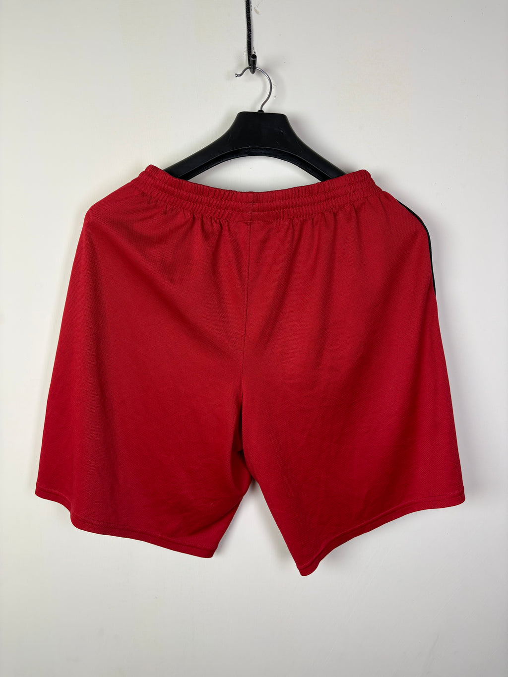 Under Armour HeatGear Red Training Shorts - Size Large