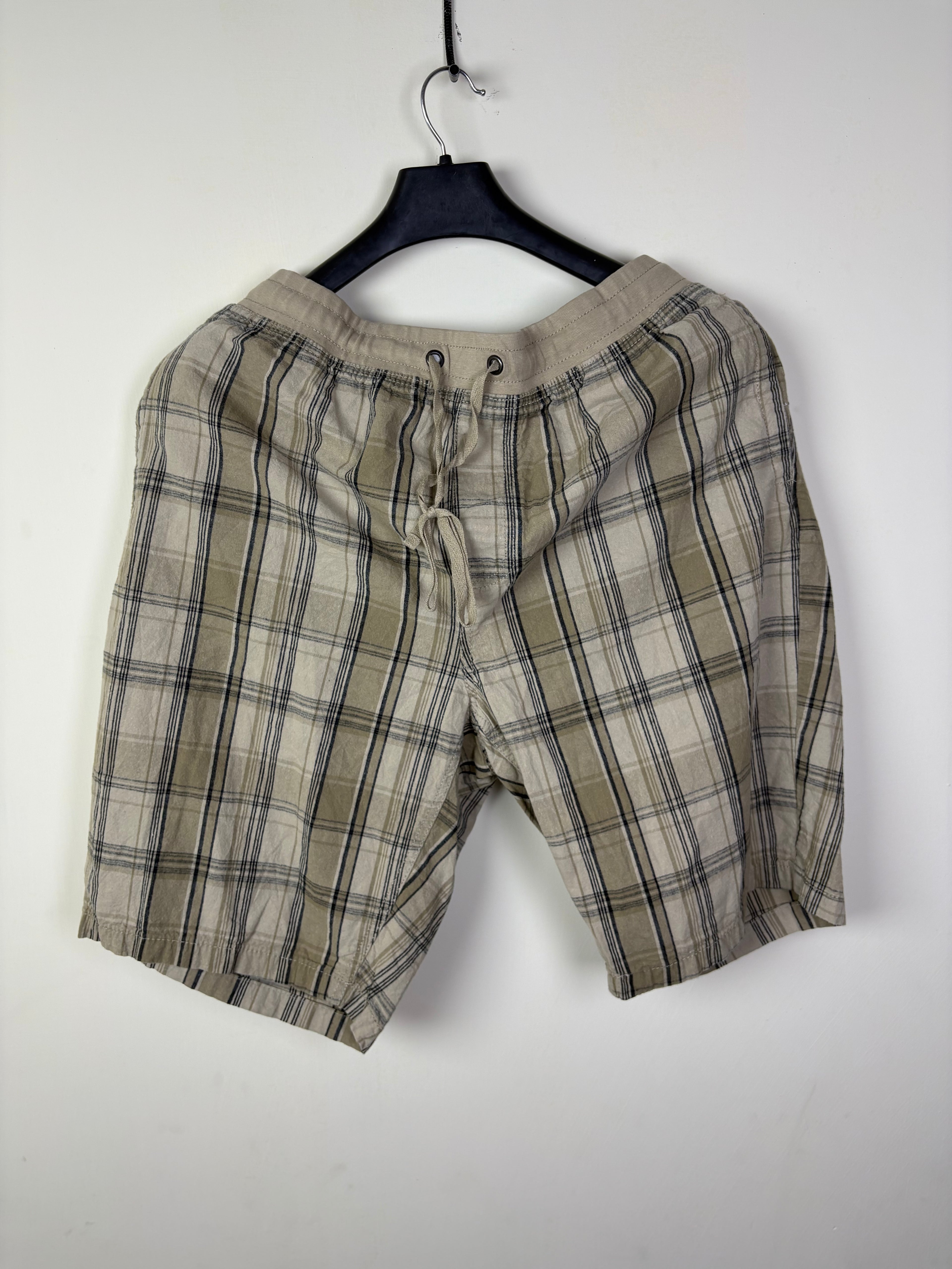 Mountain Ridge Khaki Plaid Casual Shorts - Size Large