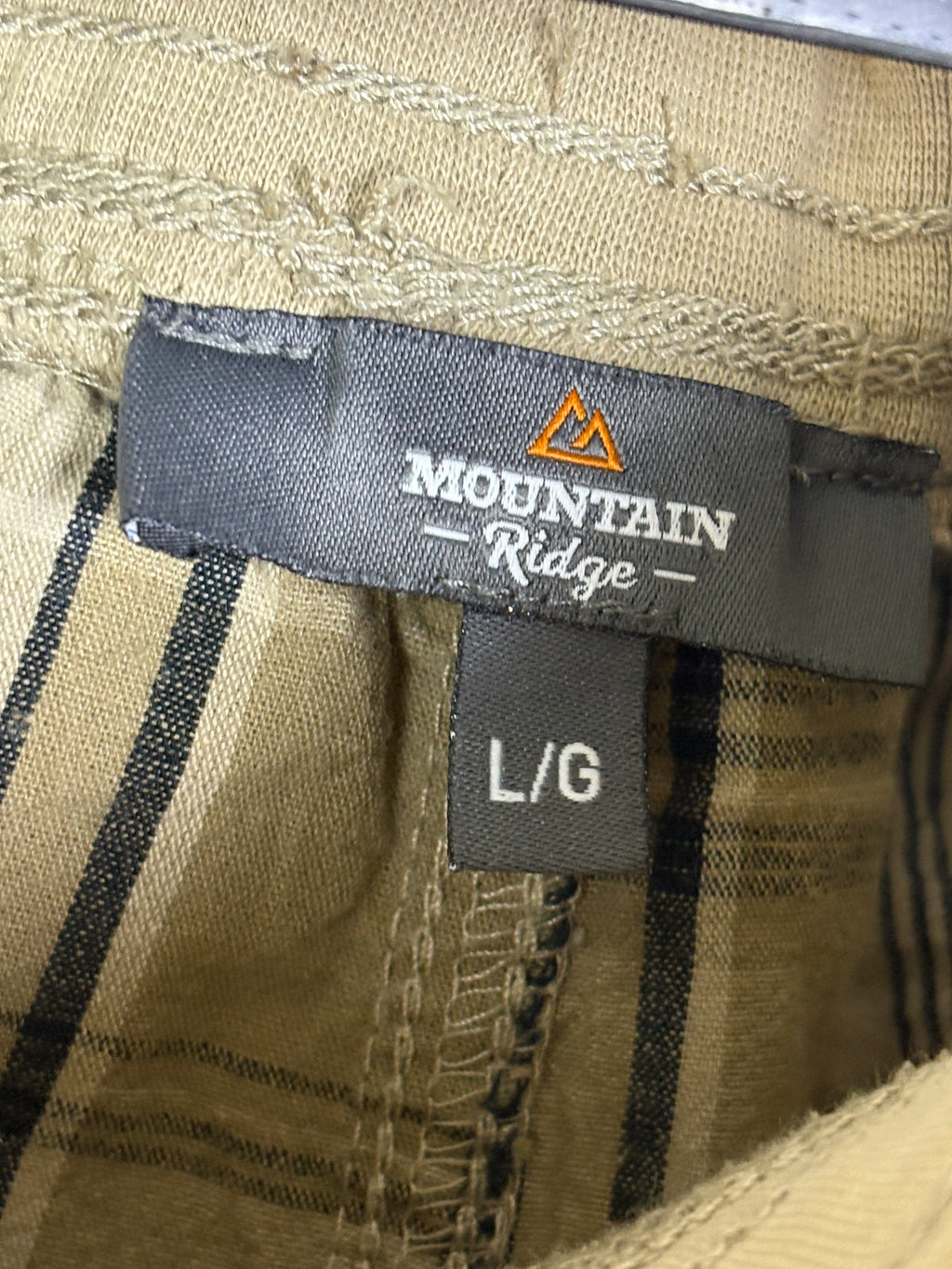 Mountain Ridge Khaki Plaid Casual Shorts - Size Large
