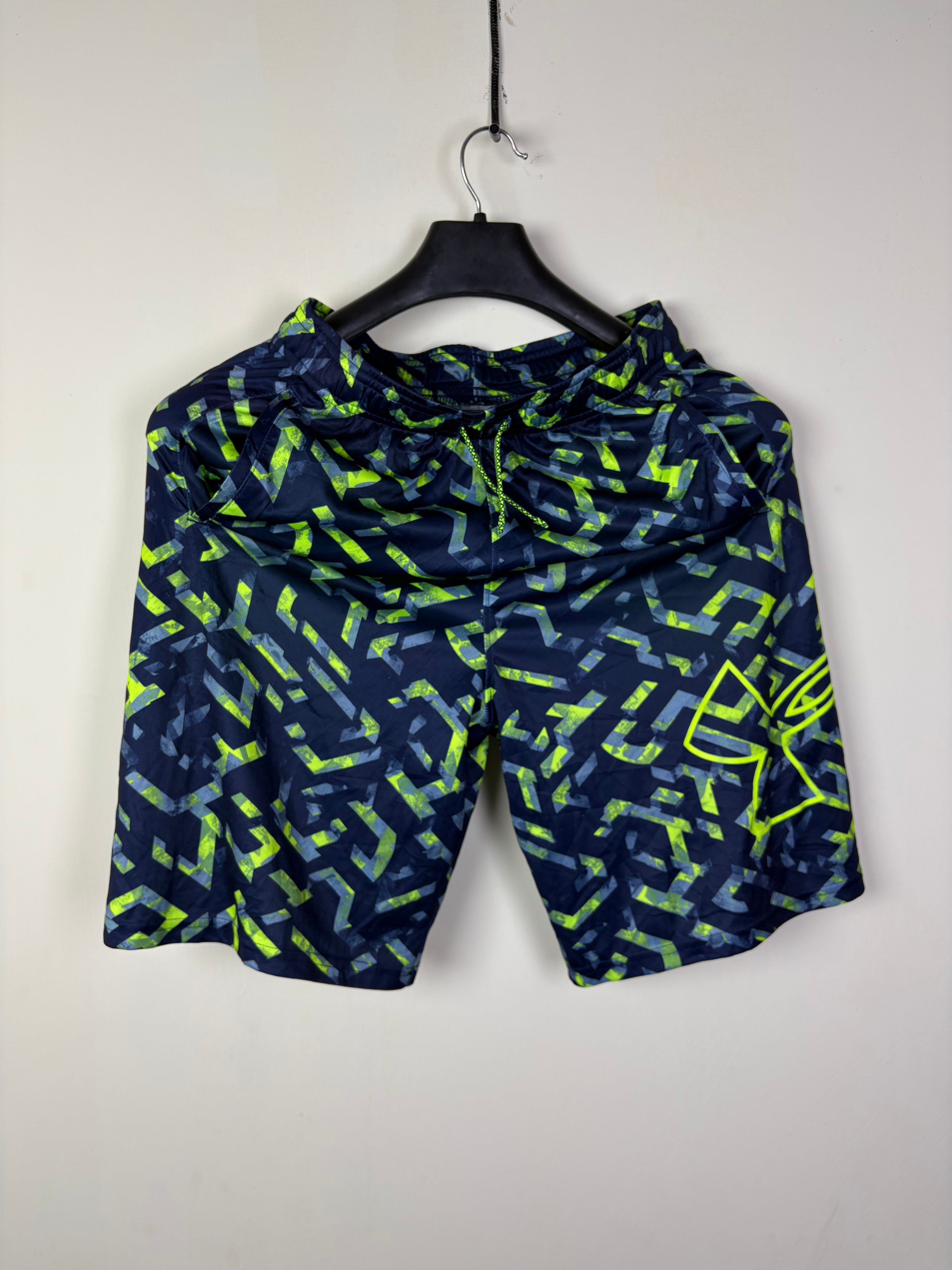 Under Armour HeatGear Youth Loose Fit Graphic Training Shorts - Size YLG