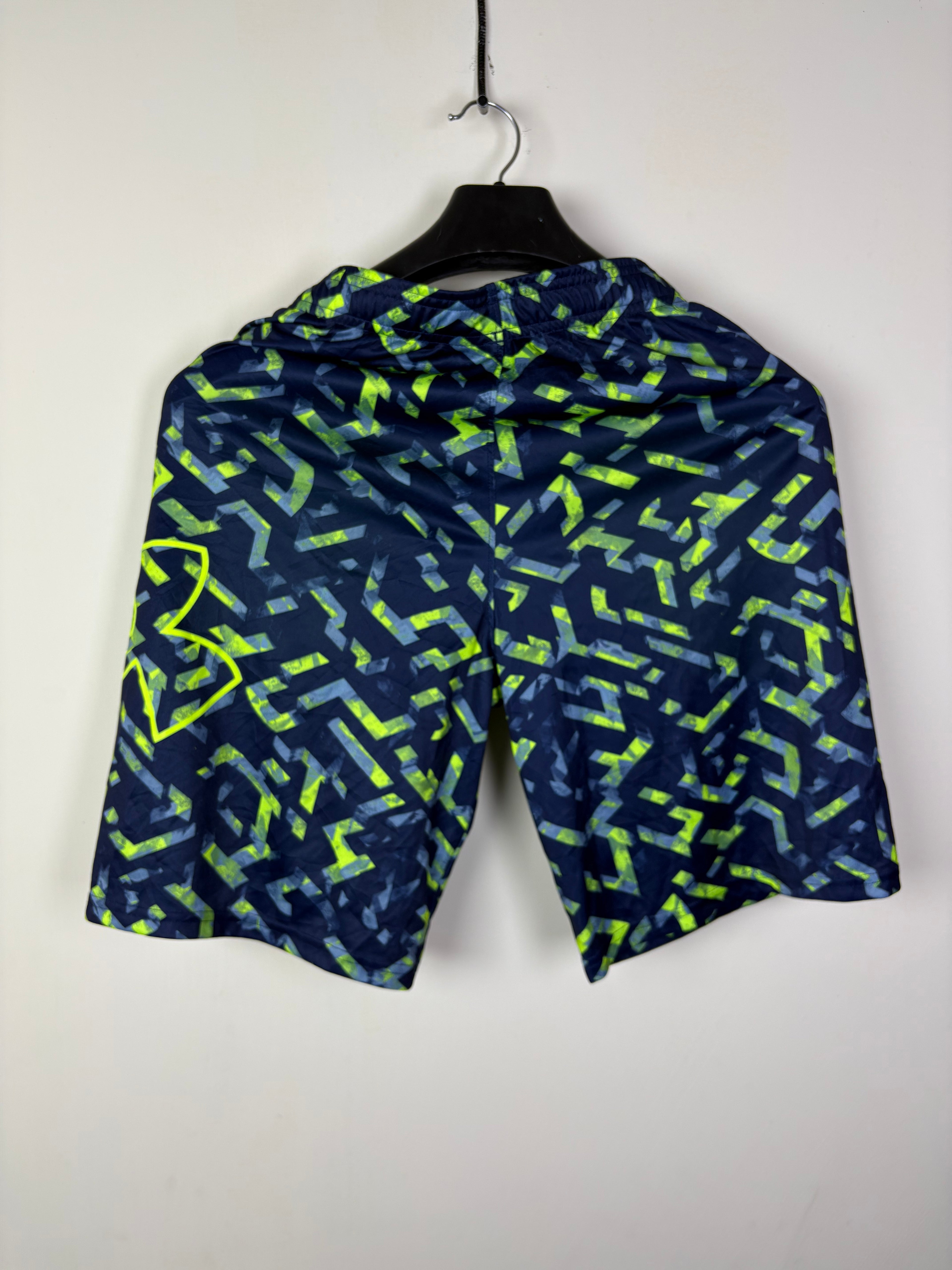 Under Armour HeatGear Youth Loose Fit Graphic Training Shorts - Size YLG