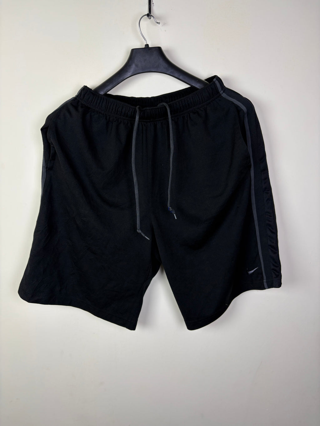 Nike Men's Dry-FIT Side-Stripe Training Shorts - Black/Anthracite