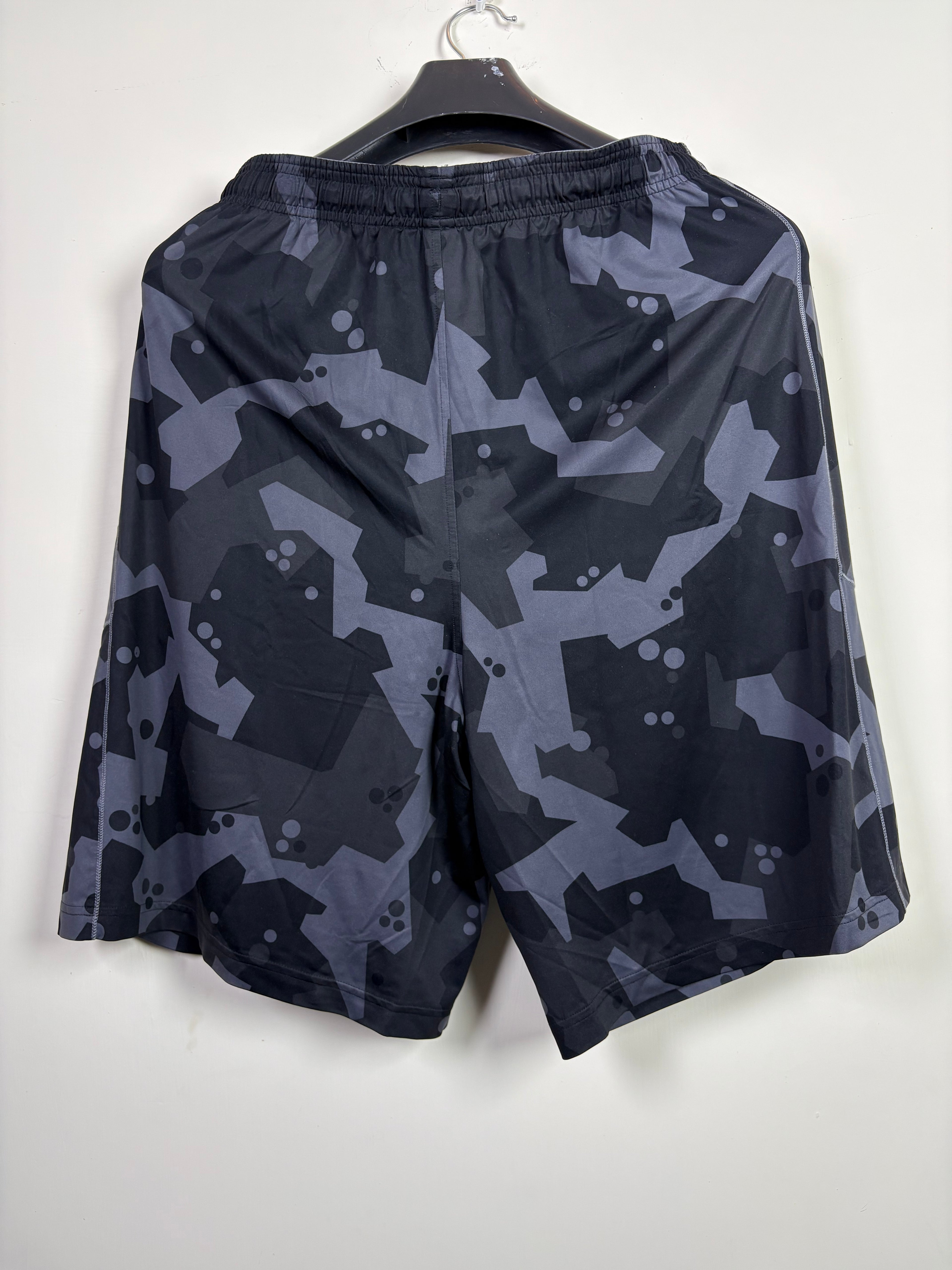 Under Armour HeatGear Camo Mesh Training Shorts Large